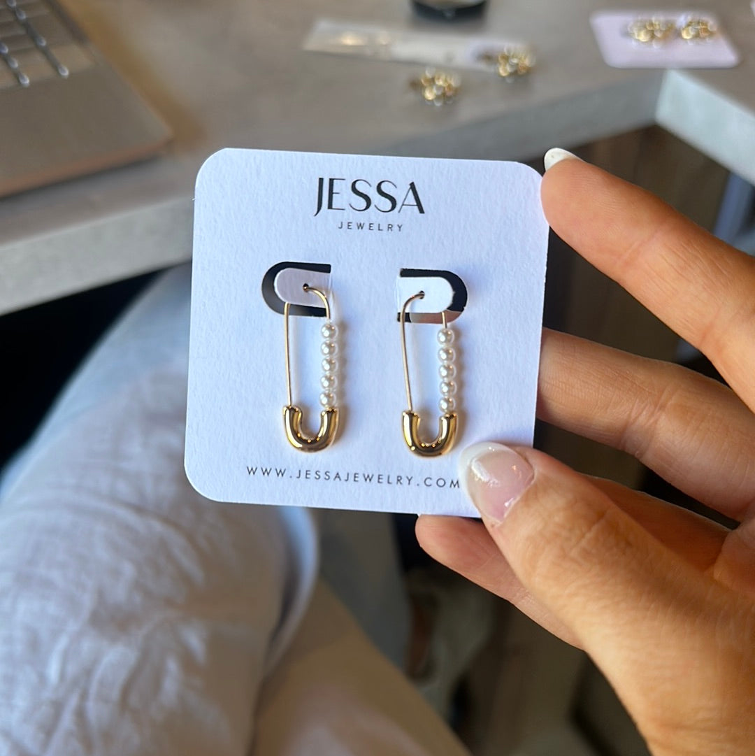 Pearl safety pin