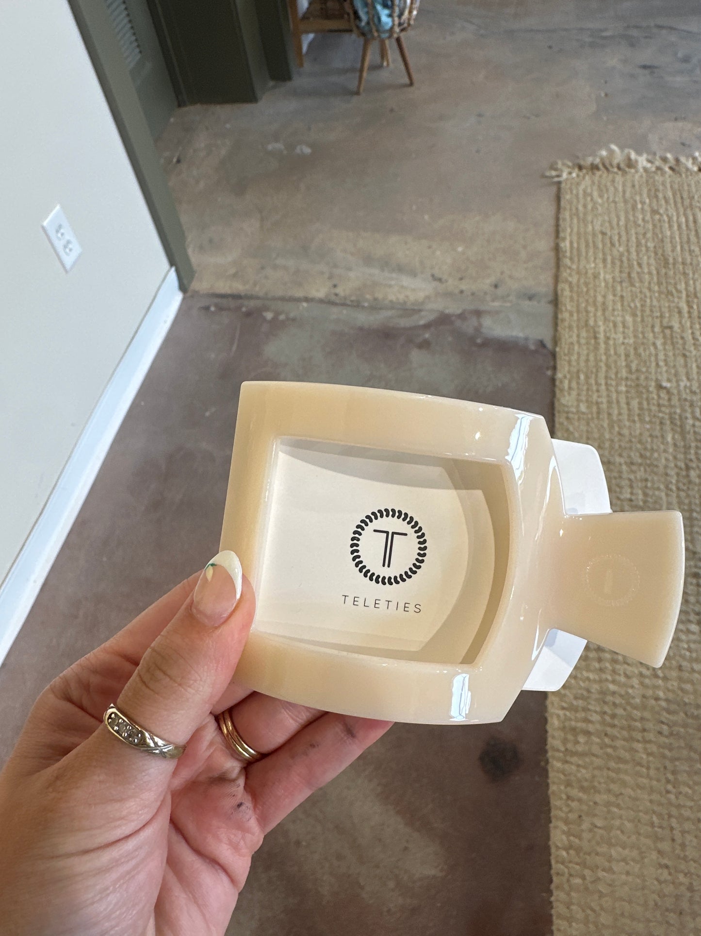 almond beige clip