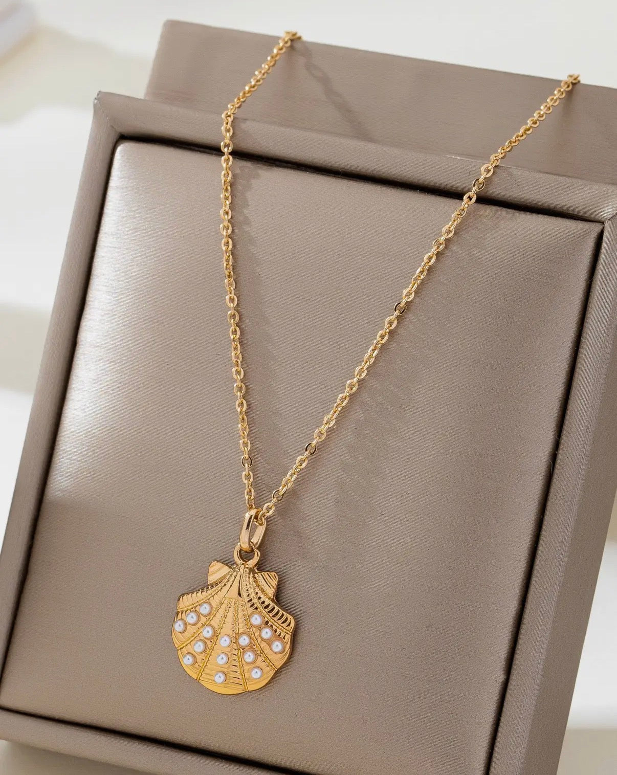shell necklace