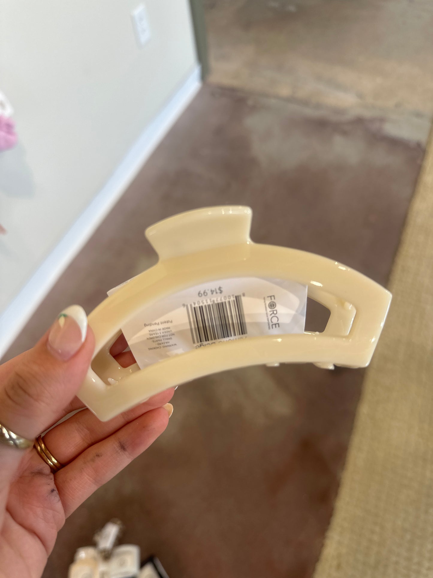 Almond beige open clip
